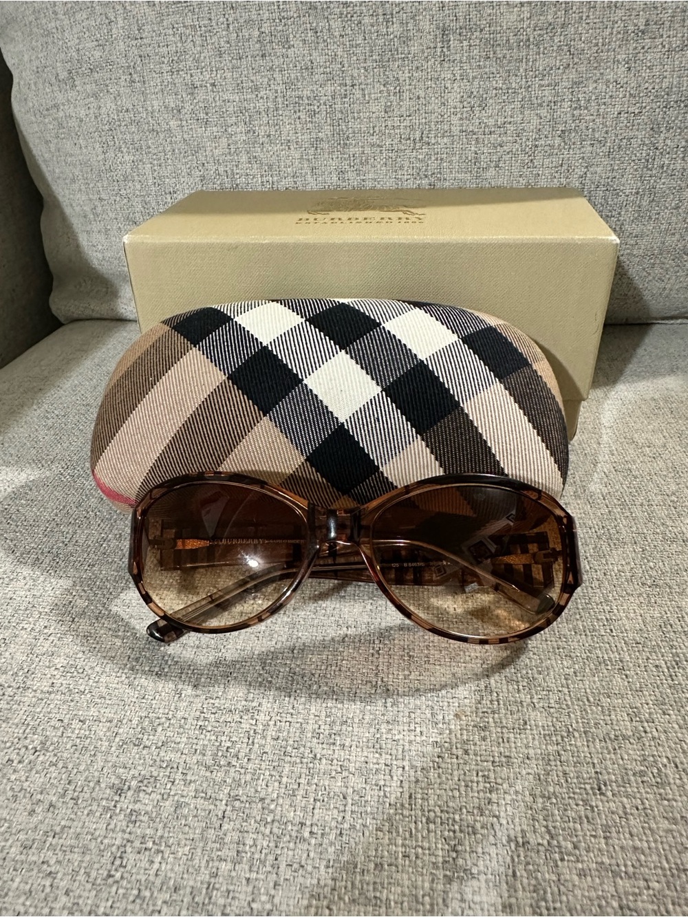 Vintage Burberry Safilo B 8463/S Tortoiseshell Sunglasses Made in Italy